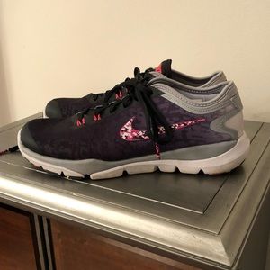 Nike sneakers black pink white Size 7 Women Shoes